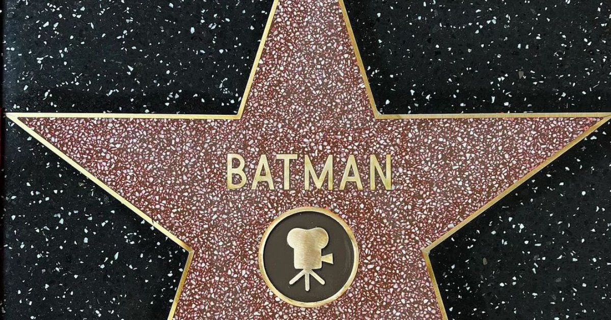 Batman riceve una stella sulla Hollywood Walk of Fame: è il primo supereroe a ottenere questo risultato. Batman riceve una stella sulla Hollywood Walk of Fame: è il primo supereroe a ottenere questo risultato.