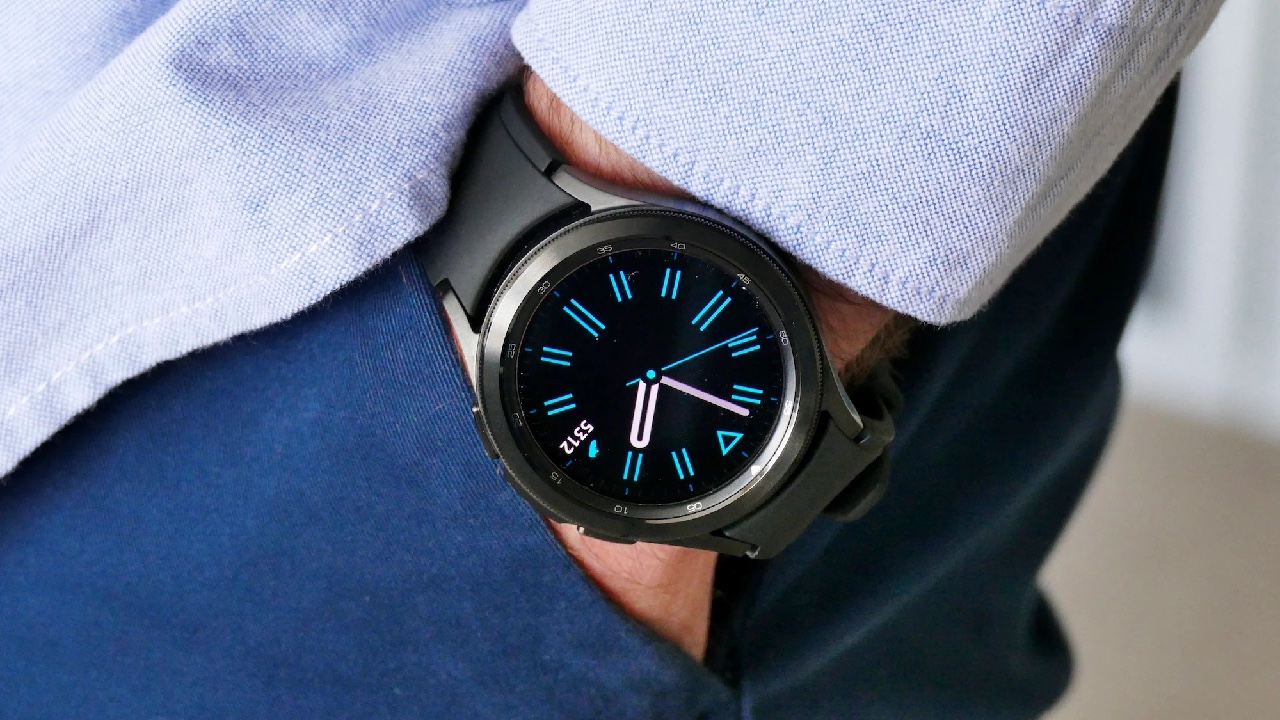 Samsung prepara il Galaxy Watch 4 per il quinto aggiornamento One UI 6 Watch beta Samsung prepara il Galaxy Watch 4 per il quinto aggiornamento One UI 6 Watch beta