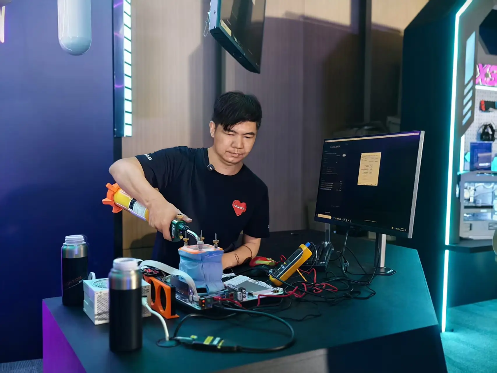 HiCookie mostra le sue abilità: super-cool Ryzen 9800X3D