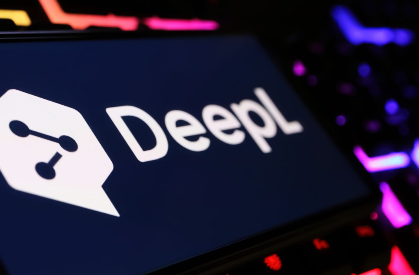 DeepL ha lanciato DeepL Voice, una nuova tecnologia per la traduzione istantanea di testi e video. DeepL ha lanciato DeepL Voice, una nuova tecnologia per la traduzione istantanea di testi e video.