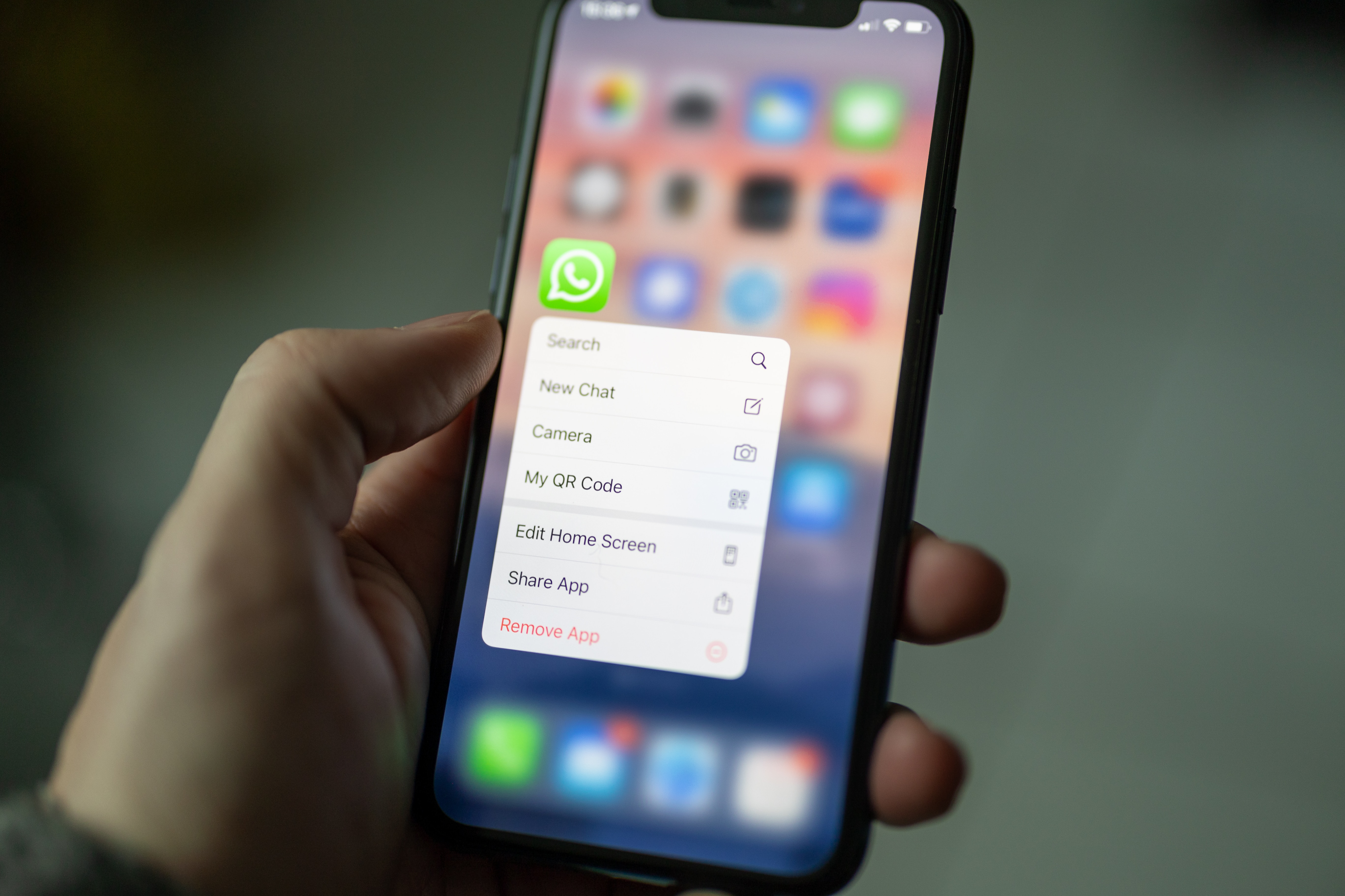 WhatsApp ha iniziato a testare gli adesivi generati dall'intelligenza artificiale WhatsApp ha iniziato a testare gli adesivi generati dall'intelligenza artificiale