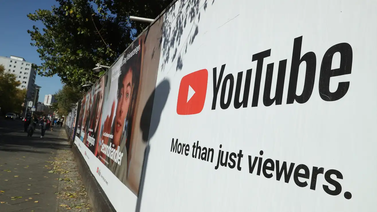 Un tribunale statunitense ha stabilito che gli algoritmi di YouTube non sono razzisti in un caso di rimozione di video di creatori di contenuti di colore. Un tribunale statunitense ha stabilito che gli algoritmi di YouTube non sono razzisti in un caso di rimozione di video di creatori di contenuti di colore.