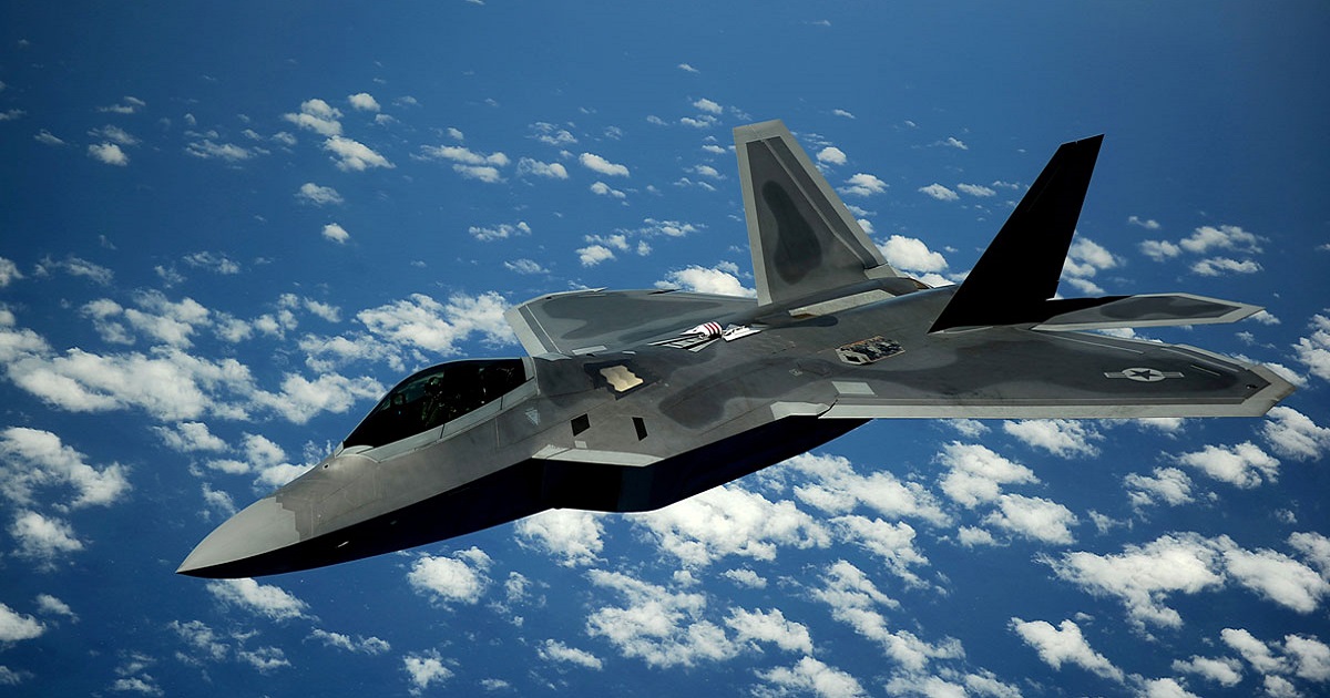 I caccia F-22 Raptor di quinta generazione hanno iniziato ad arrivare in una base aerea in Giappone I caccia F-22 Raptor di quinta generazione hanno iniziato ad arrivare in una base aerea in Giappone