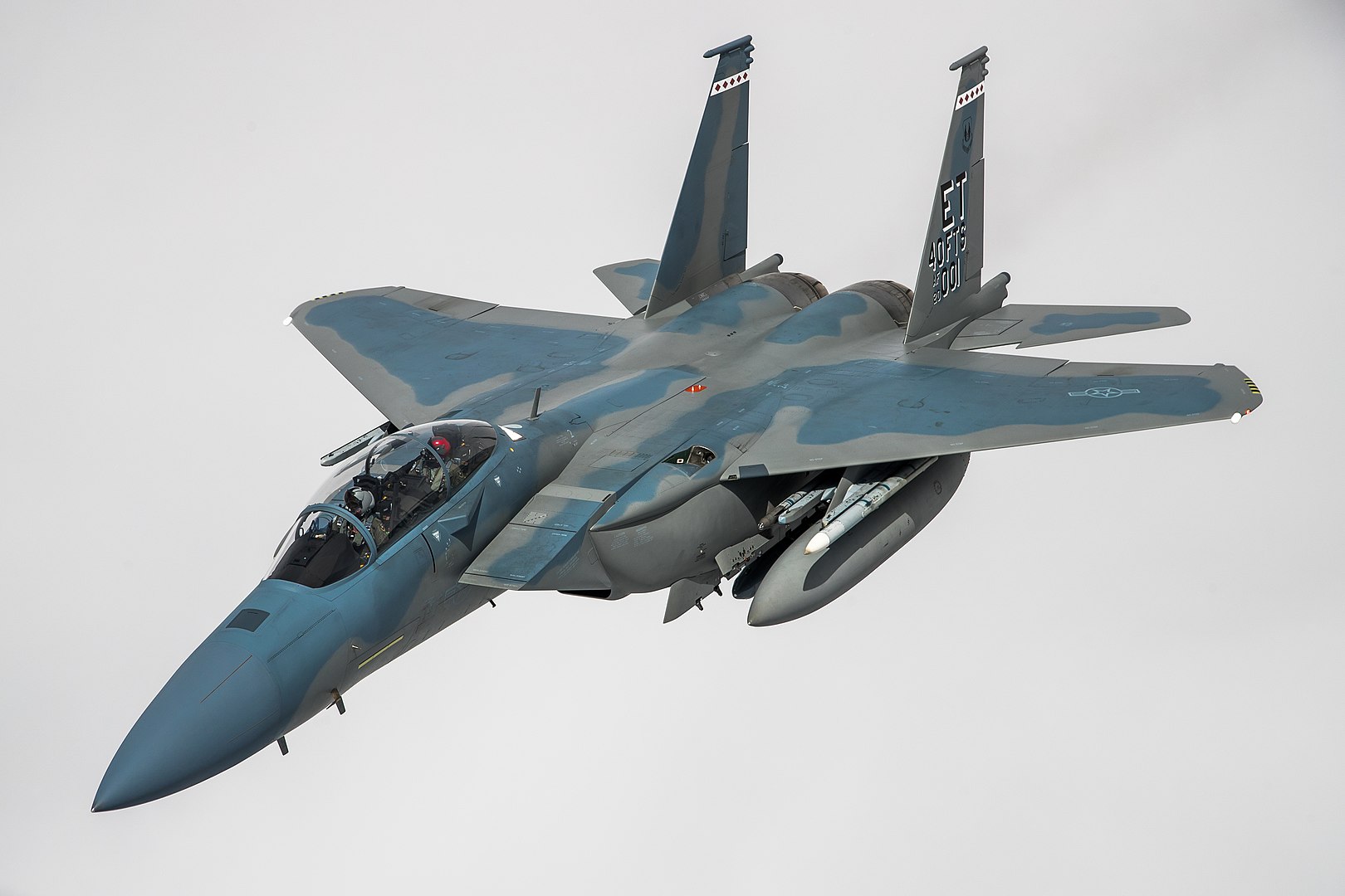 Potere tecnologico nel cielo: Le capacità rivoluzionarie dell'F-15EX F-15EX: L'ultima versione del leggendario caccia in azione