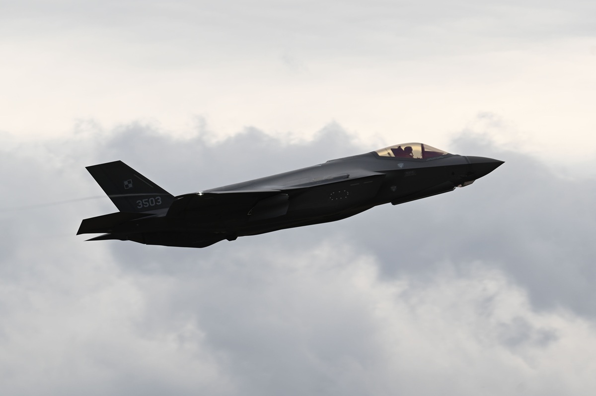 Come l'F-35 sta cambiando il futuro dell'avionica militare con la sua potenza F-35: Il caccia più avanzato d'America in azione