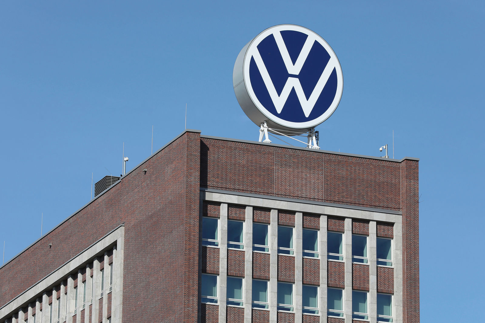 La fine dell'era delle auto tedesche: Volkswagen prevede di chiudere diversi stabilimenti in Germania per la prima volta in 87 anni La fine dell'era delle auto tedesche: Volkswagen prevede di chiudere diversi stabilimenti in Germania per la prima volta in 87 anni