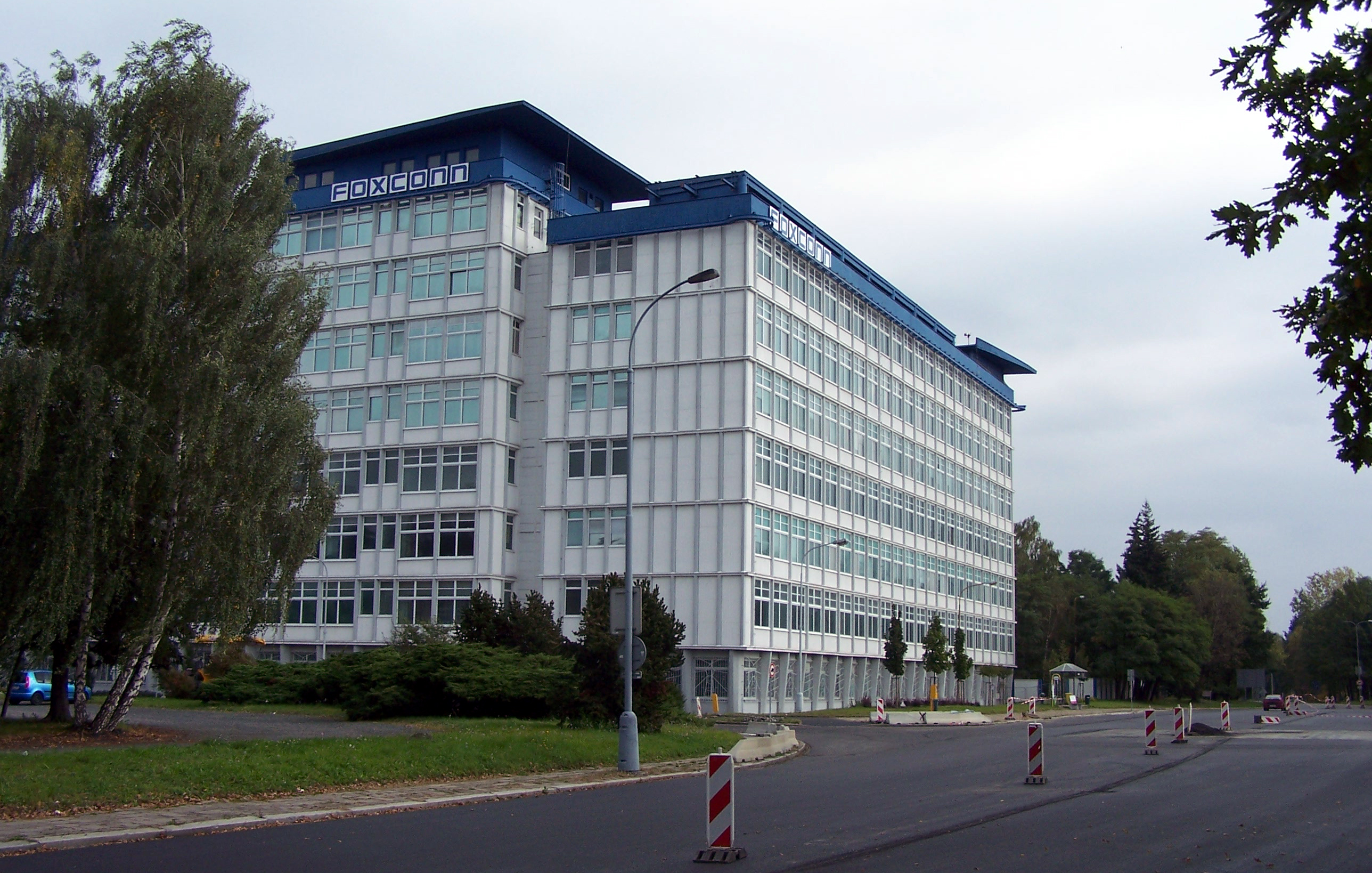 I dipendenti Foxconn a Zhengzhou lavorano straordinari mentre inizia la produzione di massa dell'iPhone 17