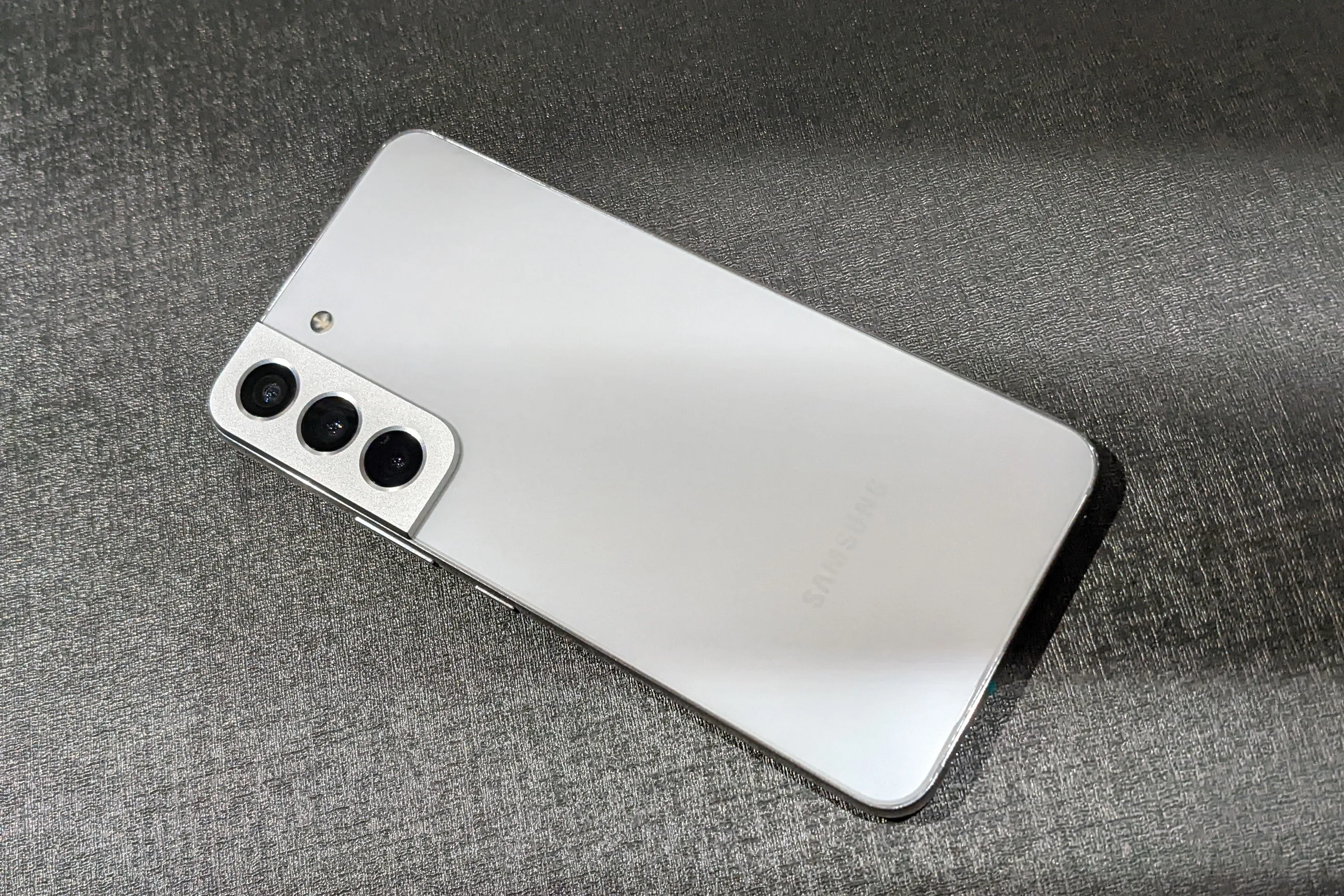 Un inizio sicuro per il nuovo anno: Galaxy S22 con aggiornamento di sicurezza per gennaio 2025 Samsung Galaxy S22: ultimo aggiornamento di sicurezza - 2025 gennaio in Europa
