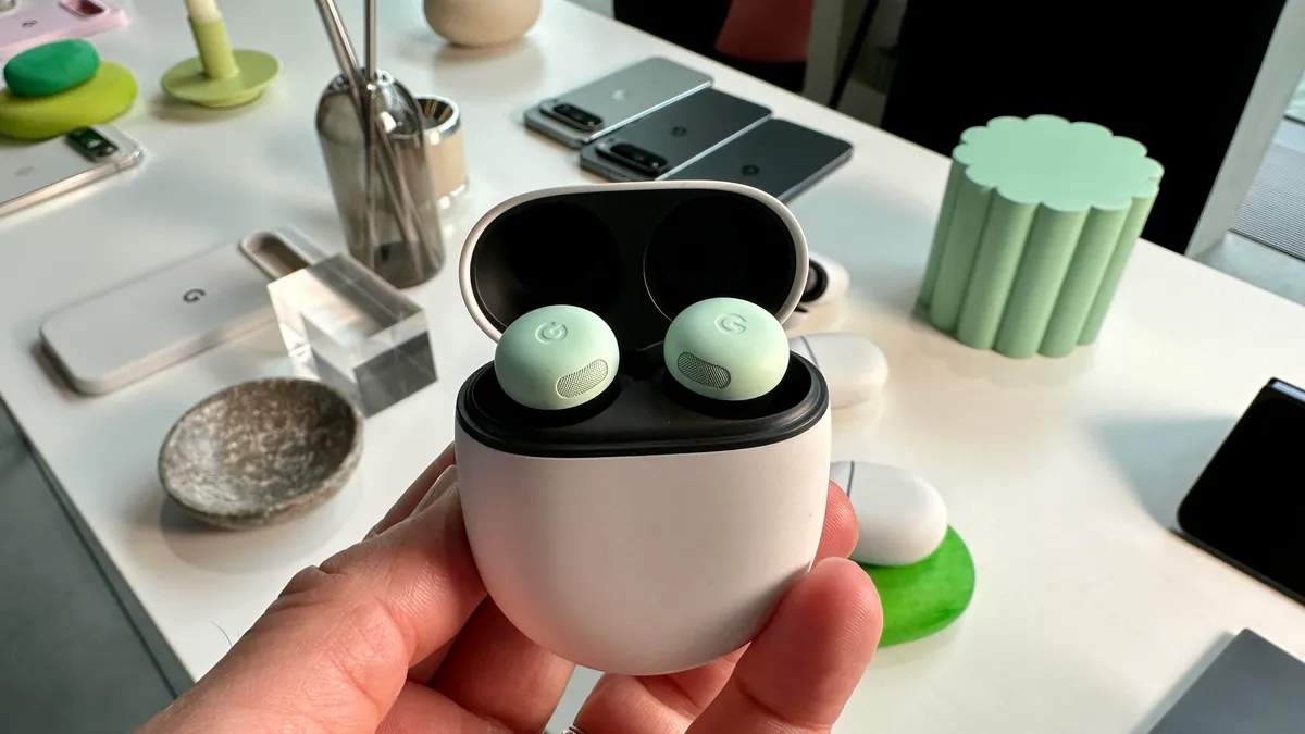 I Pixel Buds Pro 2 ottengono il controllo del rumore nel menu del volume di Android 15 I Pixel Buds Pro 2 ottengono il controllo del rumore nel menu del volume di Android 15