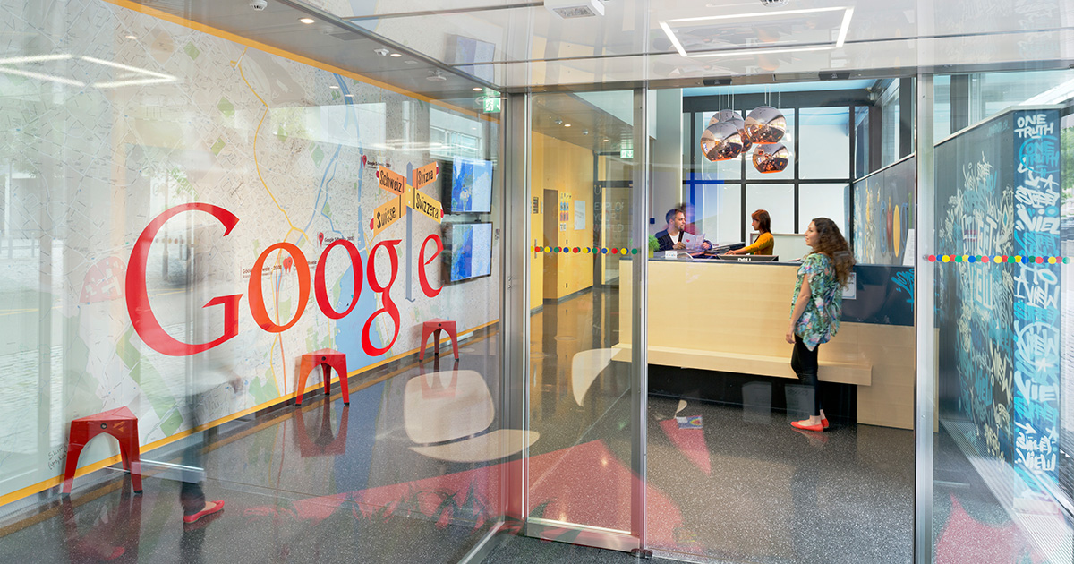 L'identità architettonica di Google: a partire dalla porta d'ingresso Sulla cresta dell'innovazione: come si presenta l'ingresso dell'ufficio di Google