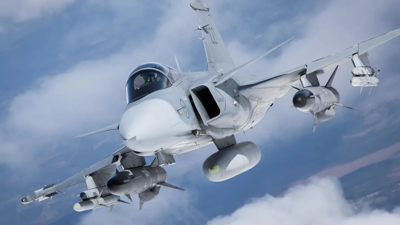 La Svezia ha congelato la consegna di caccia JAS-39 Gripen all'Ucraina per non interferire con l'integrazione degli F-16 Fighting Falcon. La Svezia ha congelato la consegna di caccia JAS-39 Gripen all'Ucraina per non interferire con l'integrazione degli F-16 Fighting Falcon.