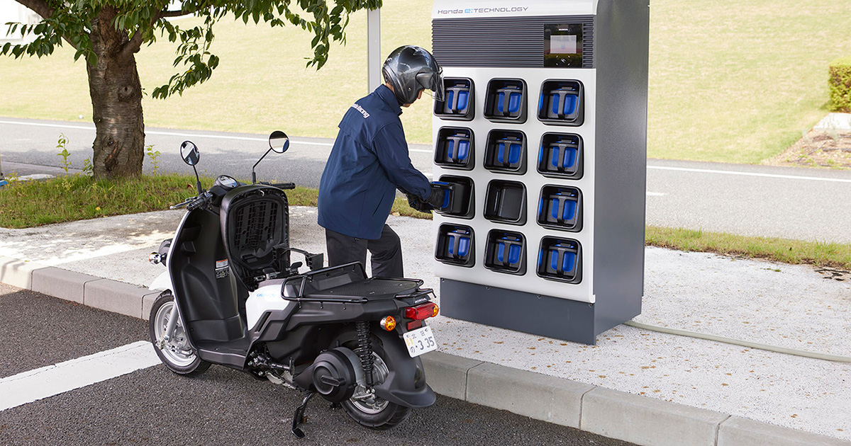 Honda lancia un progetto pilota di condivisione delle batterie degli scooter elettrici in Svezia Honda lancia un progetto pilota di condivisione delle batterie degli scooter elettrici in Svezia