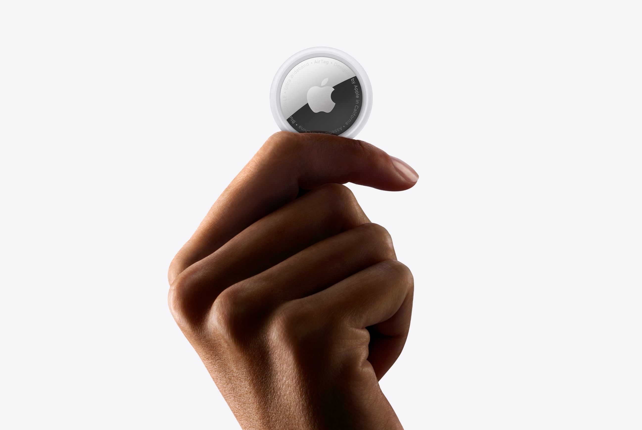 In iOS 17 sarà possibile condividere AirTag con altri utenti. In iOS 17 sarà possibile condividere AirTag con altri utenti.