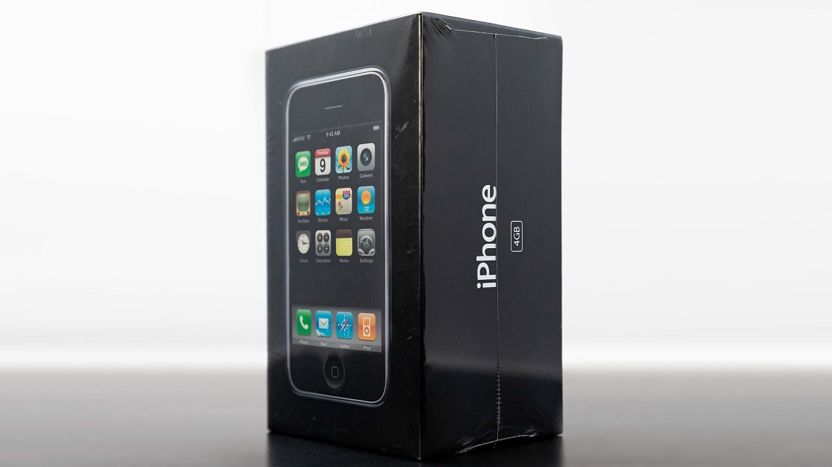 LCG Auctions vuole vendere un raro iPhone di prima generazione con 4GB di memoria in confezione di fabbrica per 100.000 dollari