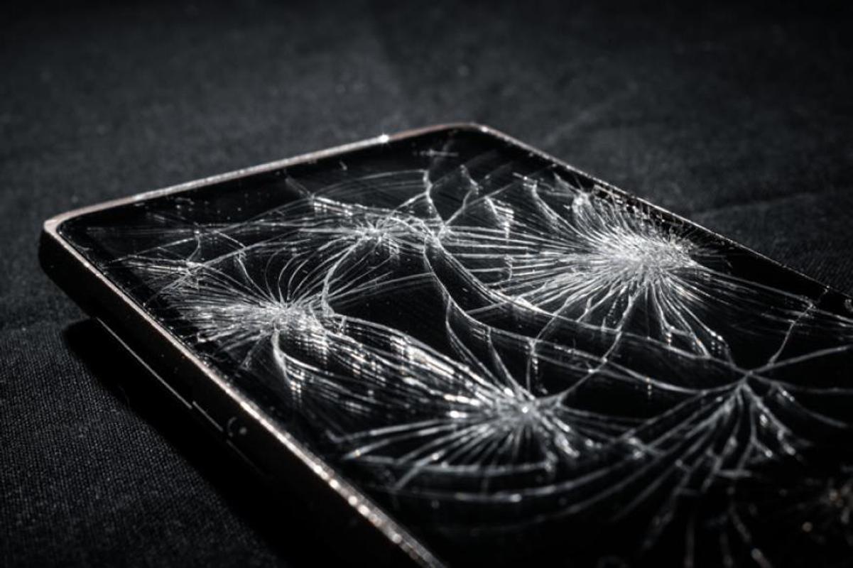 Analisti: gli smartphone con schermi in grado di "auto-ripararsi" appariranno sul mercato nei prossimi 5 anni Analisti: gli smartphone con schermi in grado di "auto-ripararsi" appariranno sul mercato nei prossimi 5 anni
