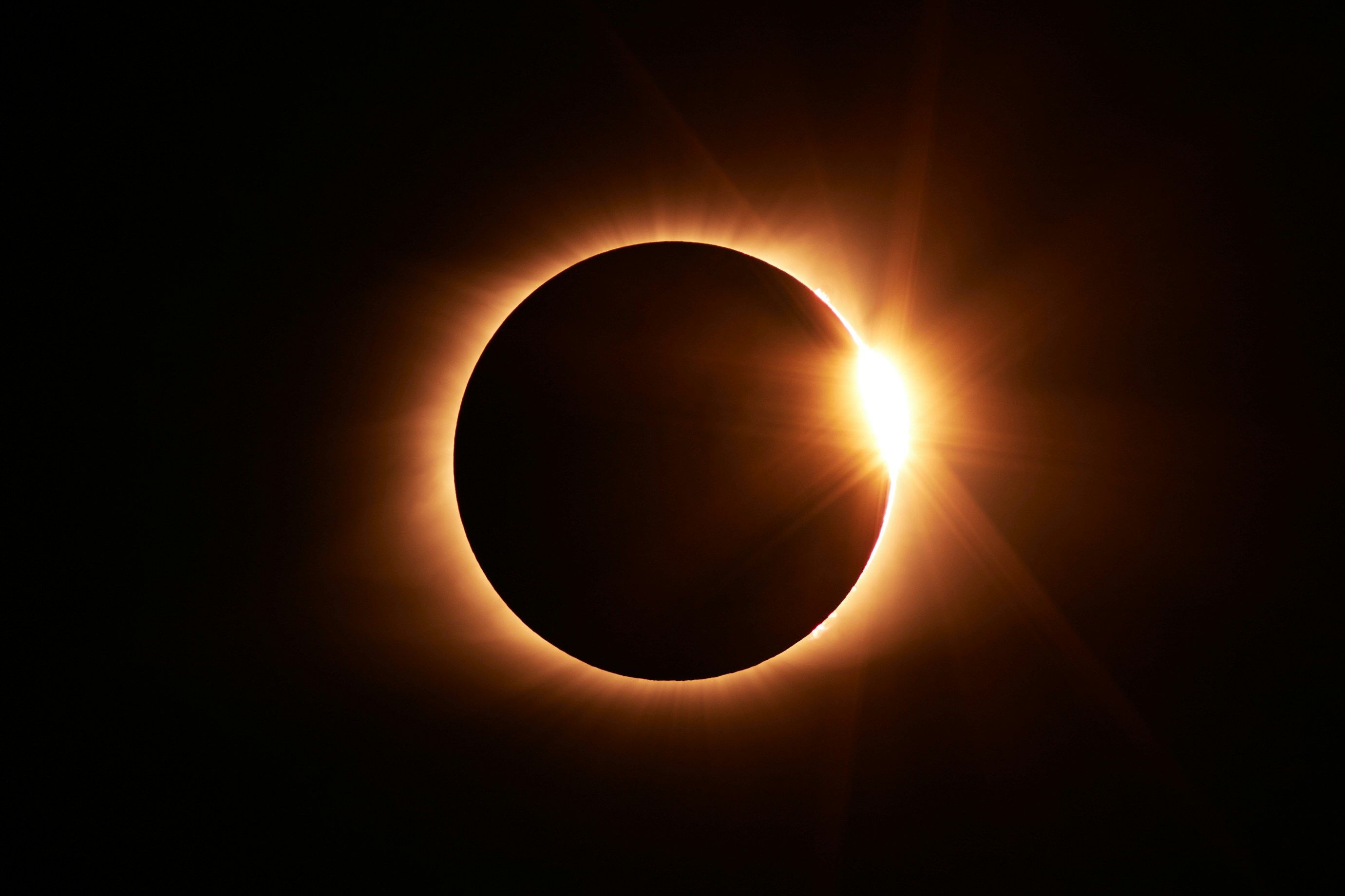 La NASA ha lanciato un allarme sugli smartphone e l'eclissi solare La NASA ha lanciato un allarme sugli smartphone e l'eclissi solare