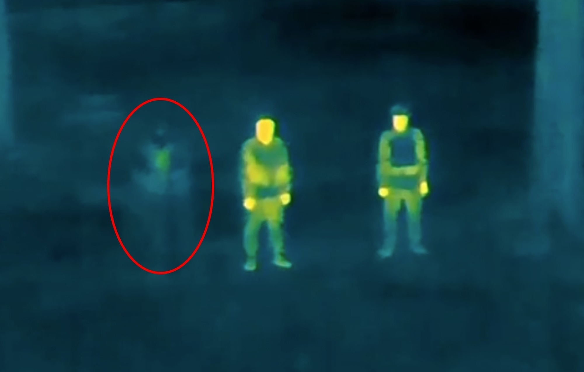 L'Ucraina ha creato un mantello dell'invisibilità per le Forze di Difesa, pesa 2,5 kg e non è visibile nella termocamera L'Ucraina ha creato un mantello dell'invisibilità per le Forze di Difesa, pesa 2,5 kg e non è visibile nella termocamera