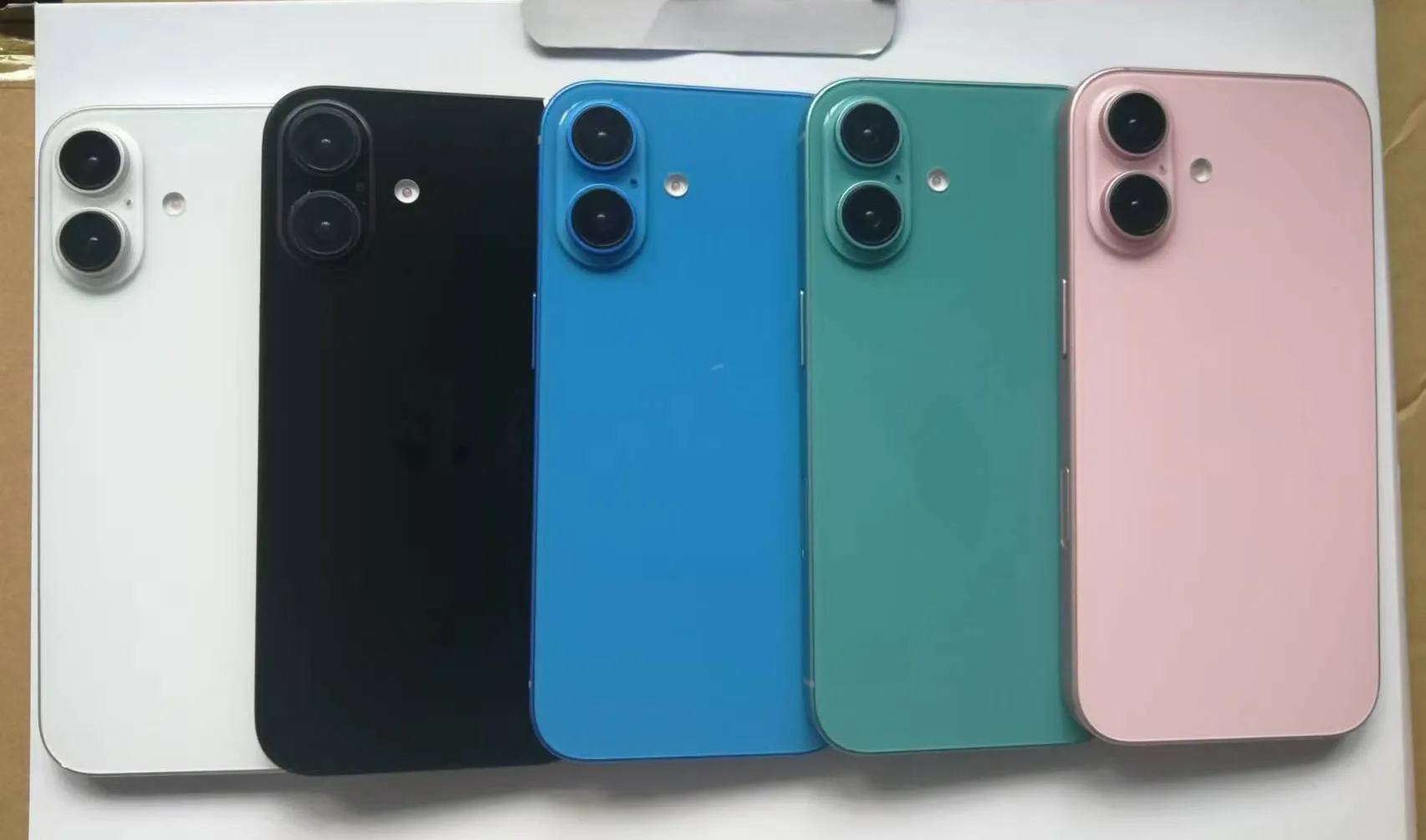 L'iPhone 16 di base è emerso in un video pochi giorni prima dell'annuncio ufficiale L'iPhone 16 di base è emerso in un video pochi giorni prima dell'annuncio ufficiale