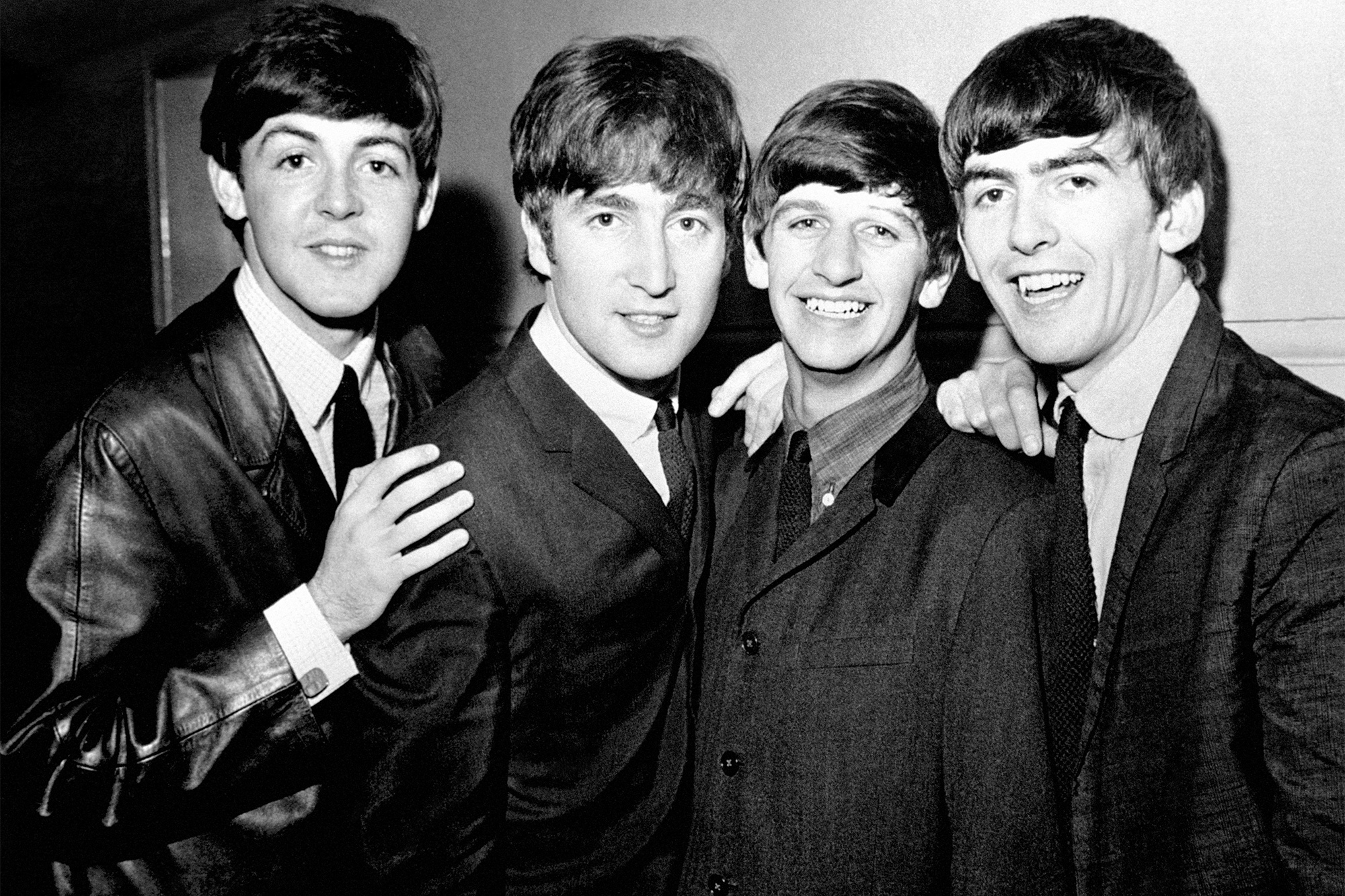 L'intelligenza artificiale ha contribuito a "estrarre" la voce di John Lennon da una vecchia cassetta demo dei Beatles per pubblicare la loro ultima canzone L'intelligenza artificiale ha contribuito a "estrarre" la voce di John Lennon da una vecchia cassetta demo dei Beatles per pubblicare la loro ultima canzone