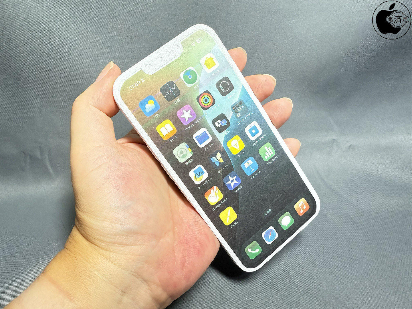 Un insider ha mostrato dei mock-up dell'iPhone SE 4: sembra proprio l'iPhone 14 Un insider ha mostrato dei mock-up dell'iPhone SE 4: sembra proprio l'iPhone 14