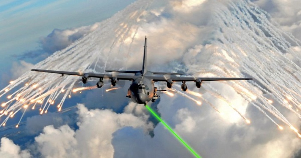 L'esercito americano rifiuta di installare armi laser sugli aerei L'esercito americano rifiuta di installare armi laser sugli aerei