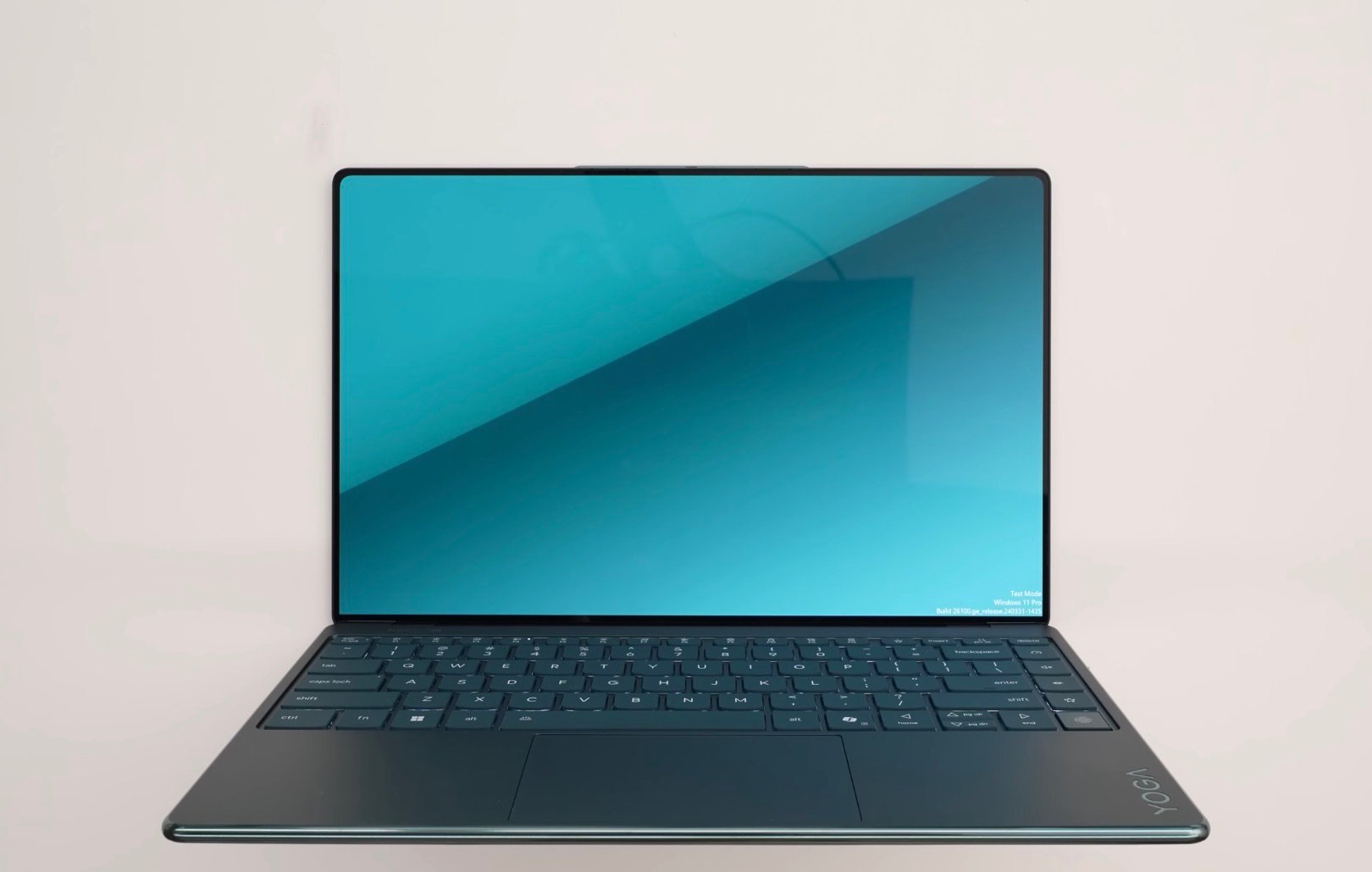 Nuovo prodotto di punta: Lenovo Yoga Slim 9i con l'innovativa tecnologia della fotocamera sotto lo schermo Lenovo Yoga Slim 9i: Un portatile innovativo con una telecamera nascosta sotto il display