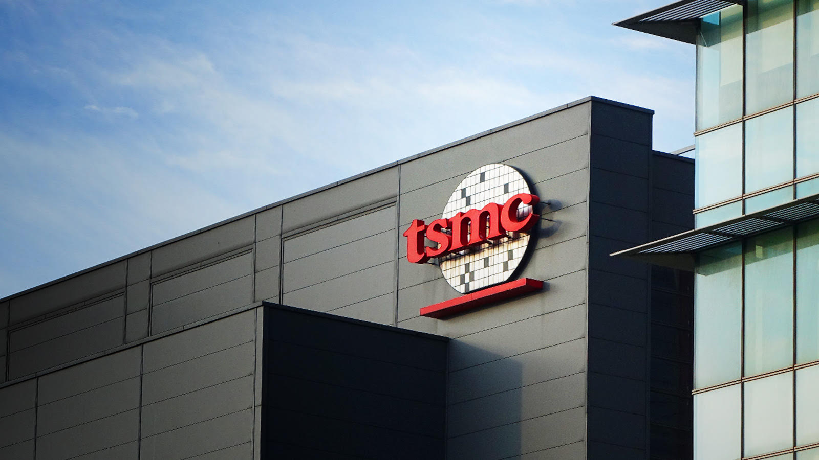 TSMC interrompe le spedizioni di chip di fascia alta in Cina TSMC interrompe le spedizioni di chip di fascia alta in Cina