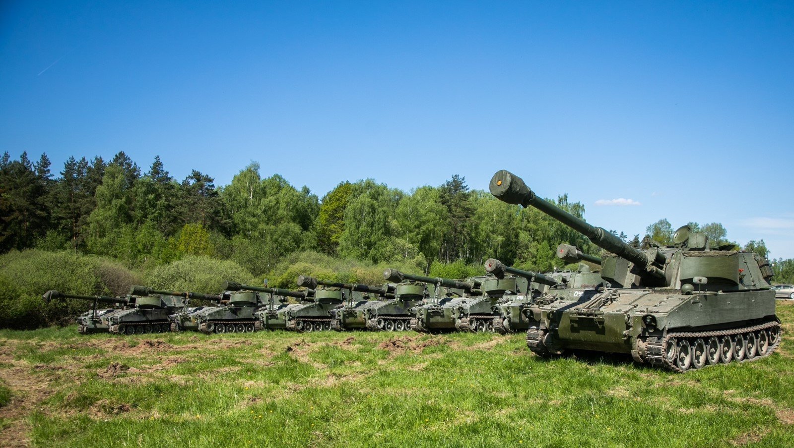 La Norvegia ha consegnato 22 cannoni semoventi M109 all'Ucraina, che possono sparare fino a 30 km La Norvegia ha consegnato 22 cannoni semoventi M109 all'Ucraina, che possono sparare fino a 30 km