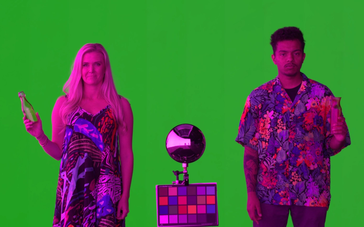 Netflix svela una tecnologia per separare gli attori dallo sfondo utilizzando l'intelligenza artificiale e la luce magenta Netflix svela una tecnologia per separare gli attori dallo sfondo utilizzando l'intelligenza artificiale e la luce magenta