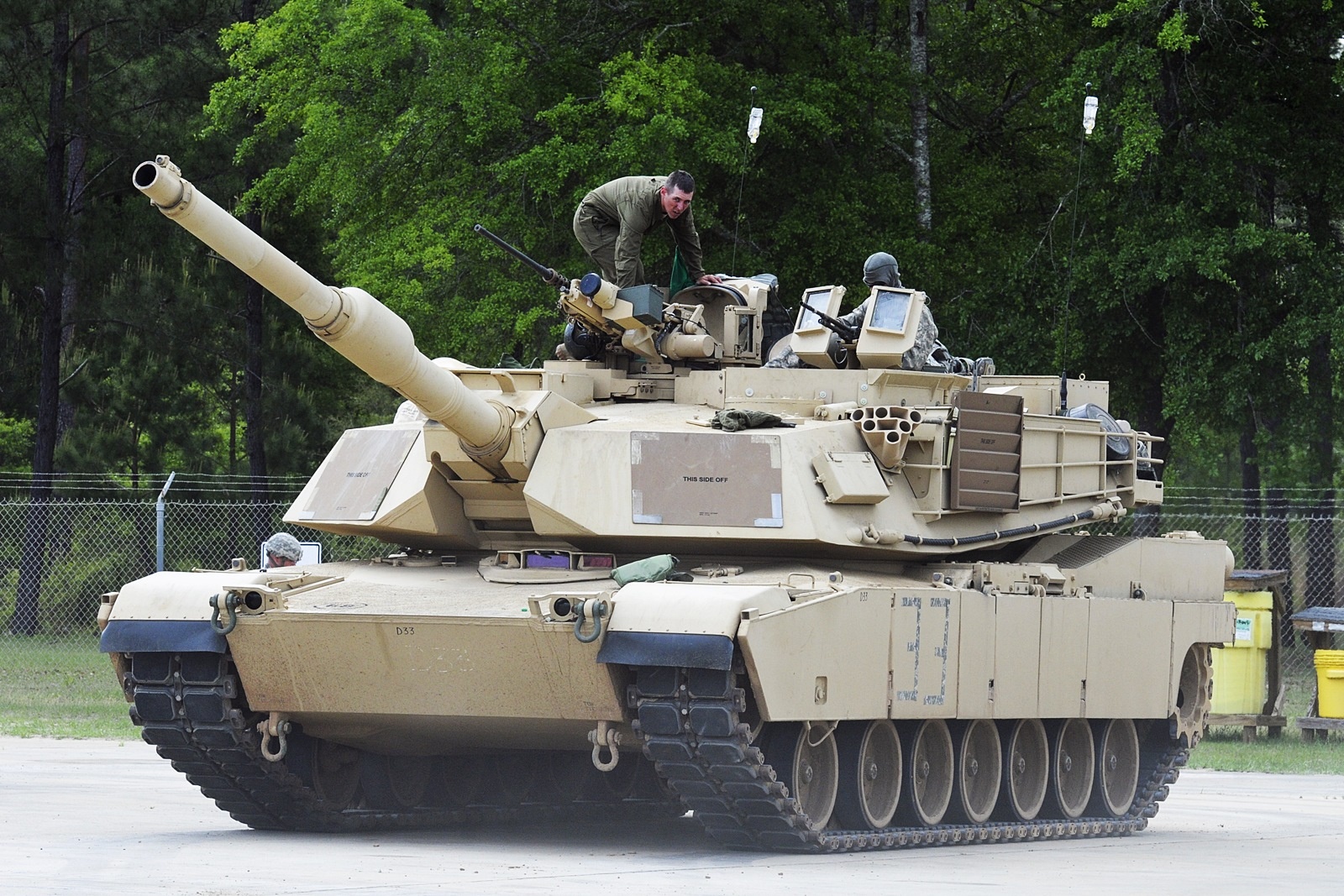Gli Stati Uniti consegnano i carri armati M1A1 SA Abrams alle Forze armate ucraine Gli Stati Uniti consegnano i carri armati M1A1 SA Abrams alle Forze armate ucraine