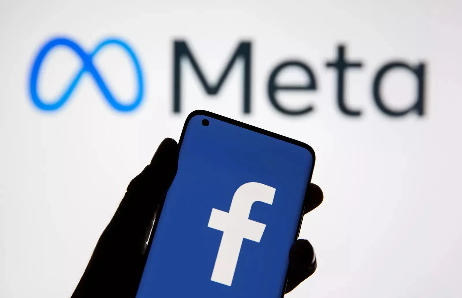 Facebook migliora il lettore video: nuovo design e migliori raccomandazioni Facebook migliora il lettore video: nuovo design e migliori raccomandazioni