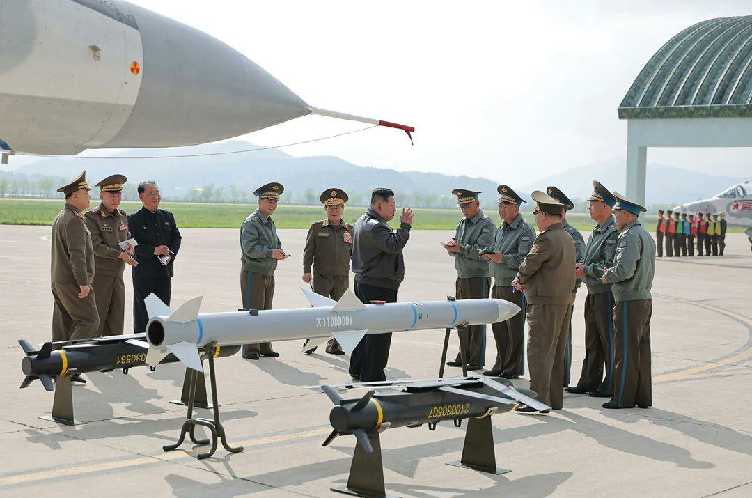 Uno sguardo all'Aeronautica della Corea del Nord: MiG-29 vestiti in mimetica La Corea del Nord rivela le capacità del MiG-29 in una nuova dimostrazione