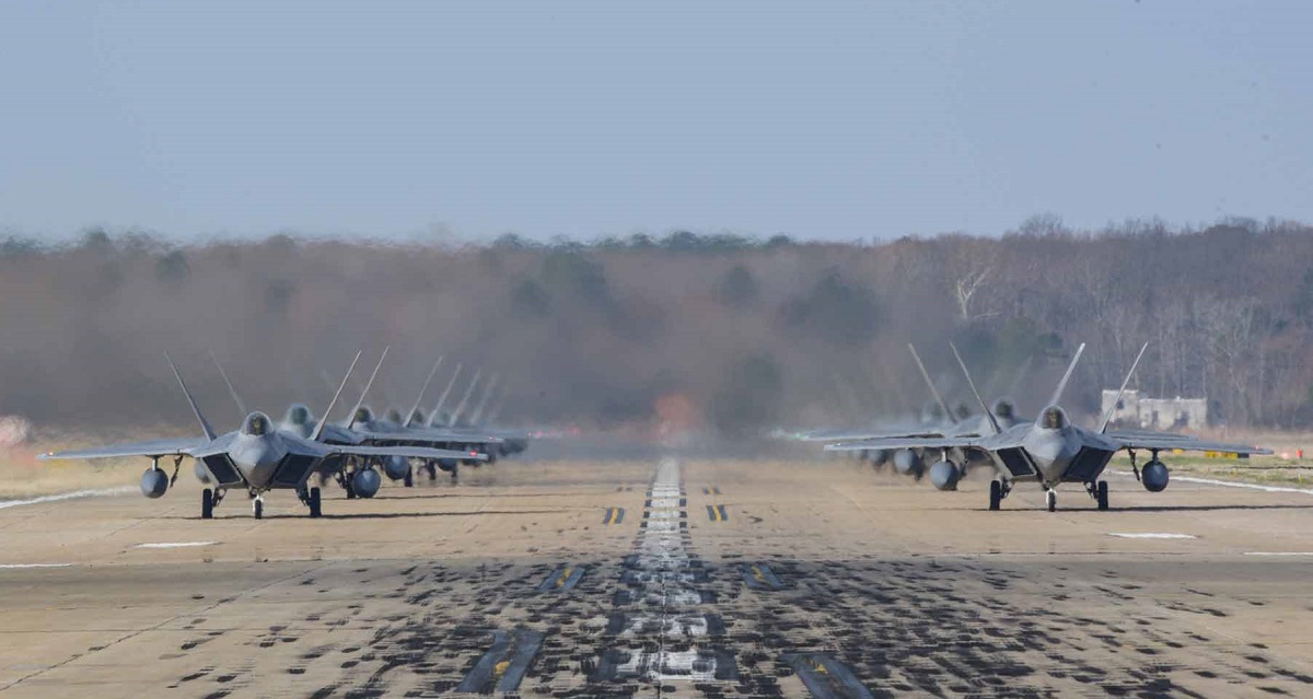 L'aeronautica militare statunitense inizia l'addestramento degli allievi piloti di F-22 Raptor in Virginia cinque anni dopo che l'uragano Michael ha distrutto la base aerea di Tyndall