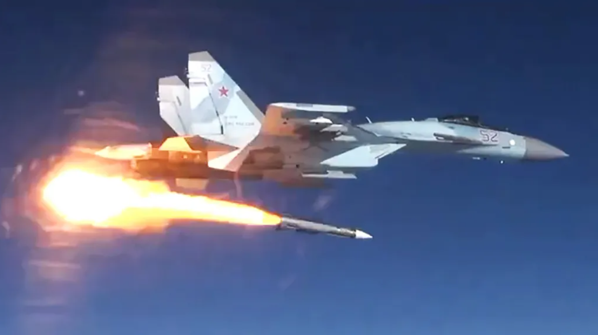 Dal cielo al bersaglio: Come funziona il lancio del missile R-37M da Su-35S Divulgazione dei dettagli: Lancio di un missile guidato R-37M da un caccia Su-35S