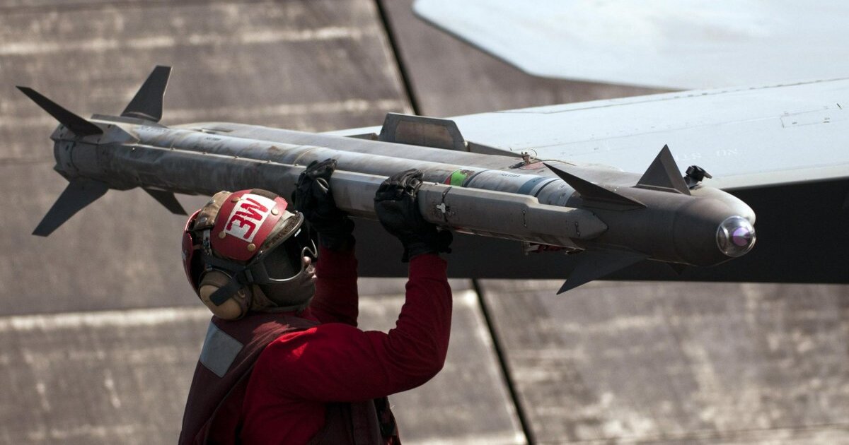La Romania fornirà ai suoi F-16 i più recenti missili aria-aria AIM-9X La Romania fornirà ai suoi F-16 i più recenti missili aria-aria AIM-9X