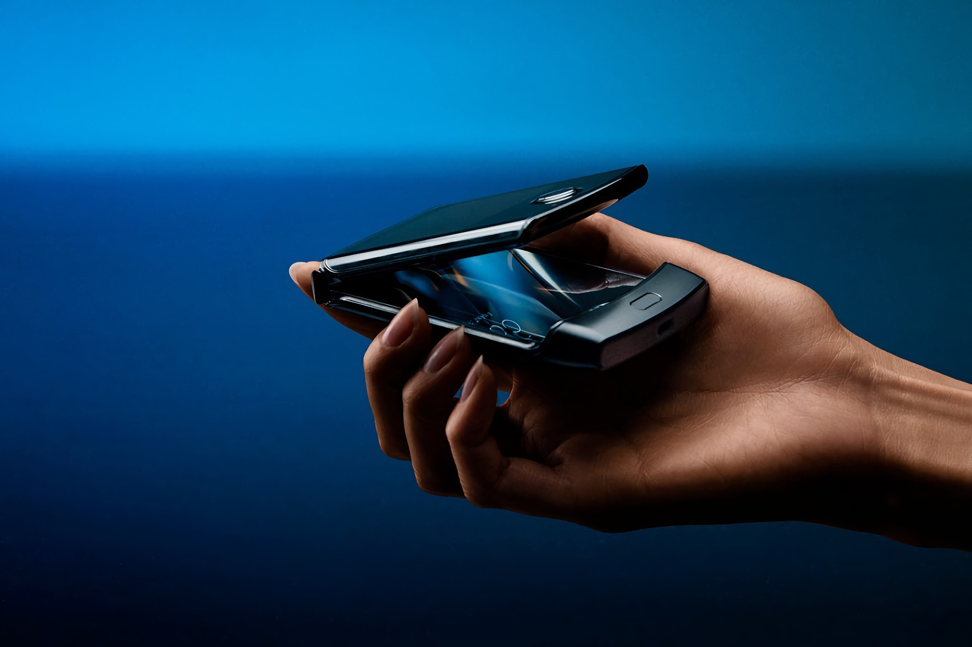 Motorola è alimentato da Razr 3 a conchiglia con chip Snapdragon 8 Gen 1, schermo AMOLED a 120 Hz e fotocamera da 50 MP Motorola è alimentato da Razr 3 a conchiglia con chip Snapdragon 8 Gen 1, schermo AMOLED a 120 Hz e fotocamera da 50 MP