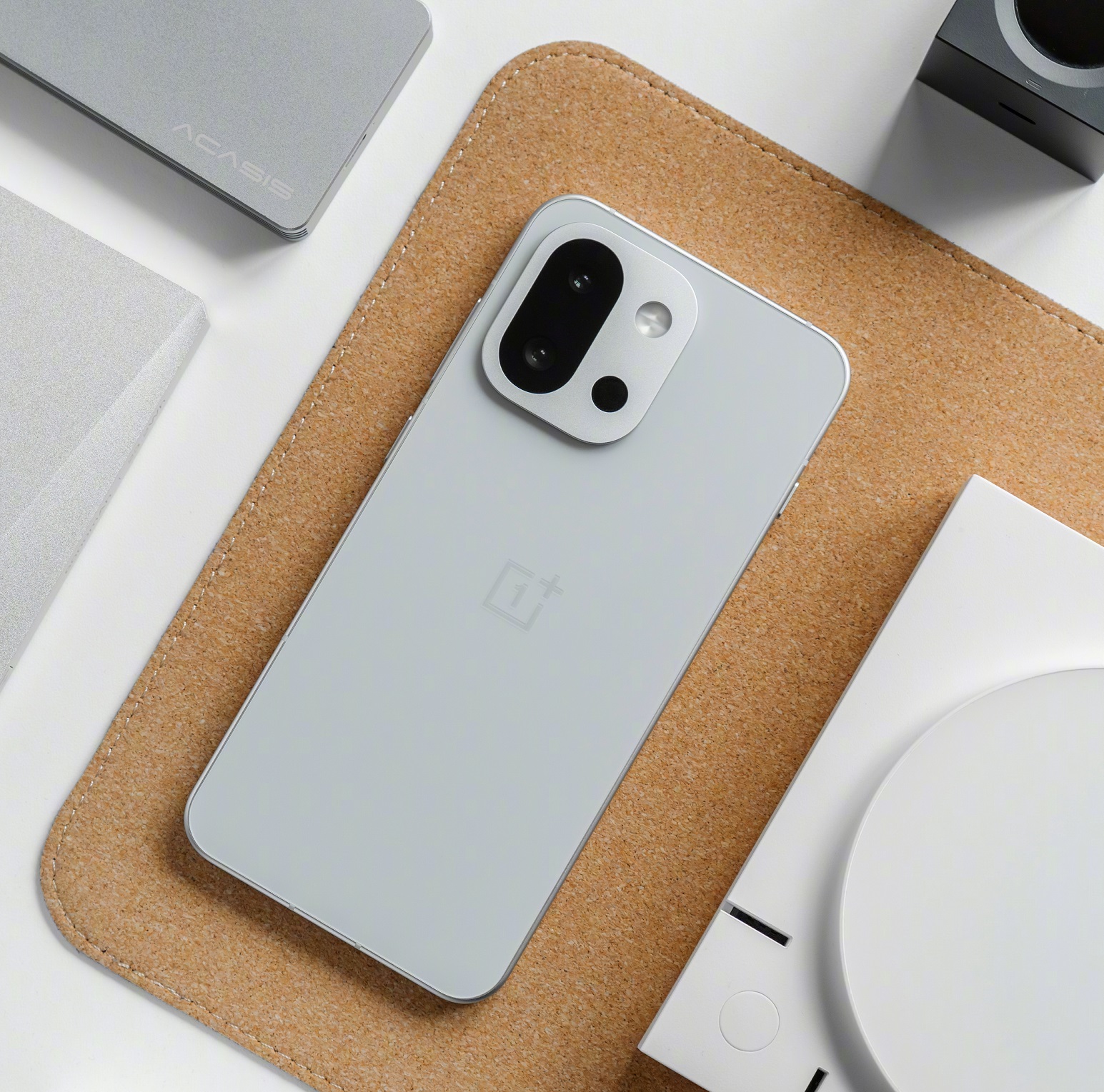 Dettagli e caratteristiche trapelati dell'OnePlus 13T: Cosa possono aspettarsi i geek OnePlus 13T: Uno sguardo al prossimo grande evento negli smartphone