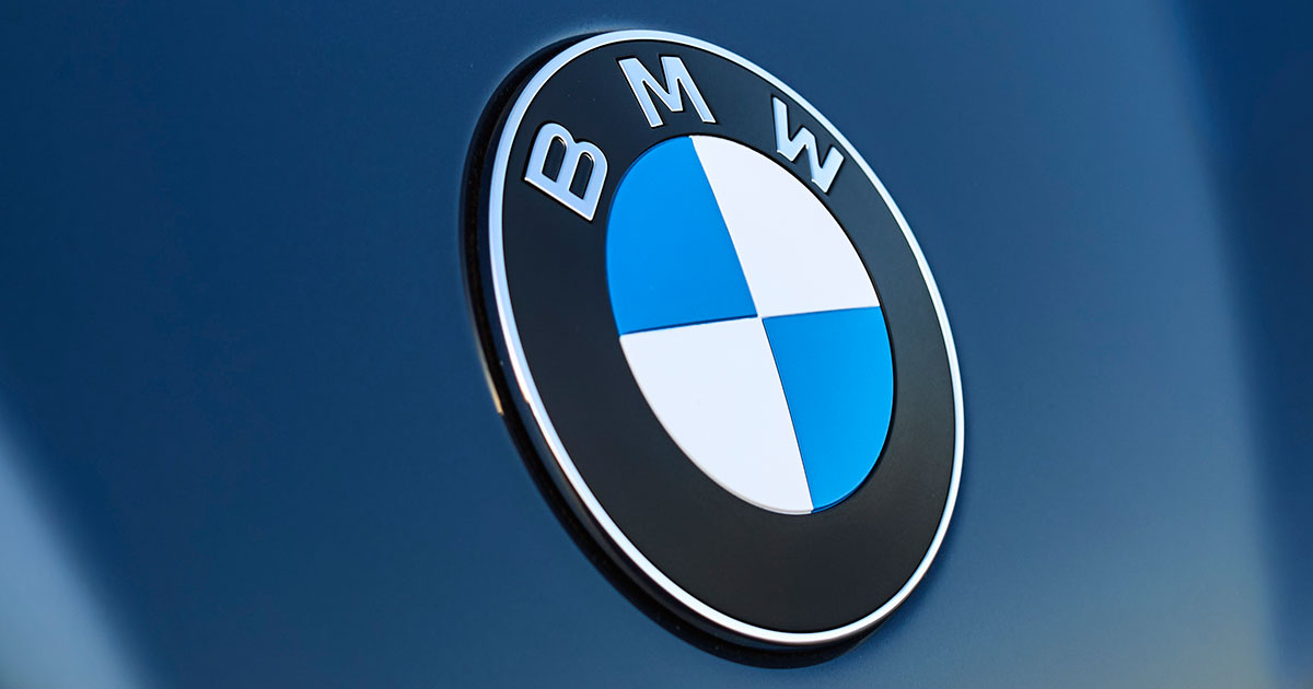 Come il BMW iX3 sta cambiando tradizione: l'emblema sul portellone