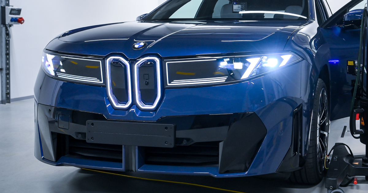 BMW iX3: Il futuro elettrico in azione