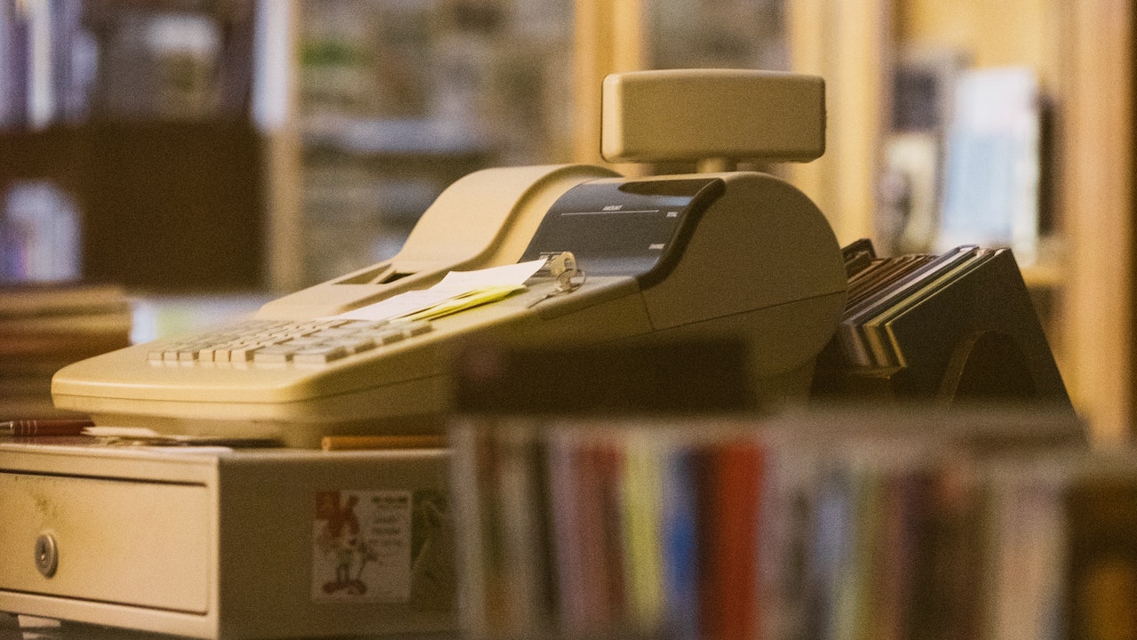Aumento dei registratori di cassa: negli USA hacker hanno costretto i registratori di cassa a emettere manifesti per tutelare i lavoratori al posto degli assegni Aumento dei registratori di cassa: negli USA hacker hanno costretto i registratori di cassa a emettere manifesti per tutelare i lavoratori al posto degli assegni