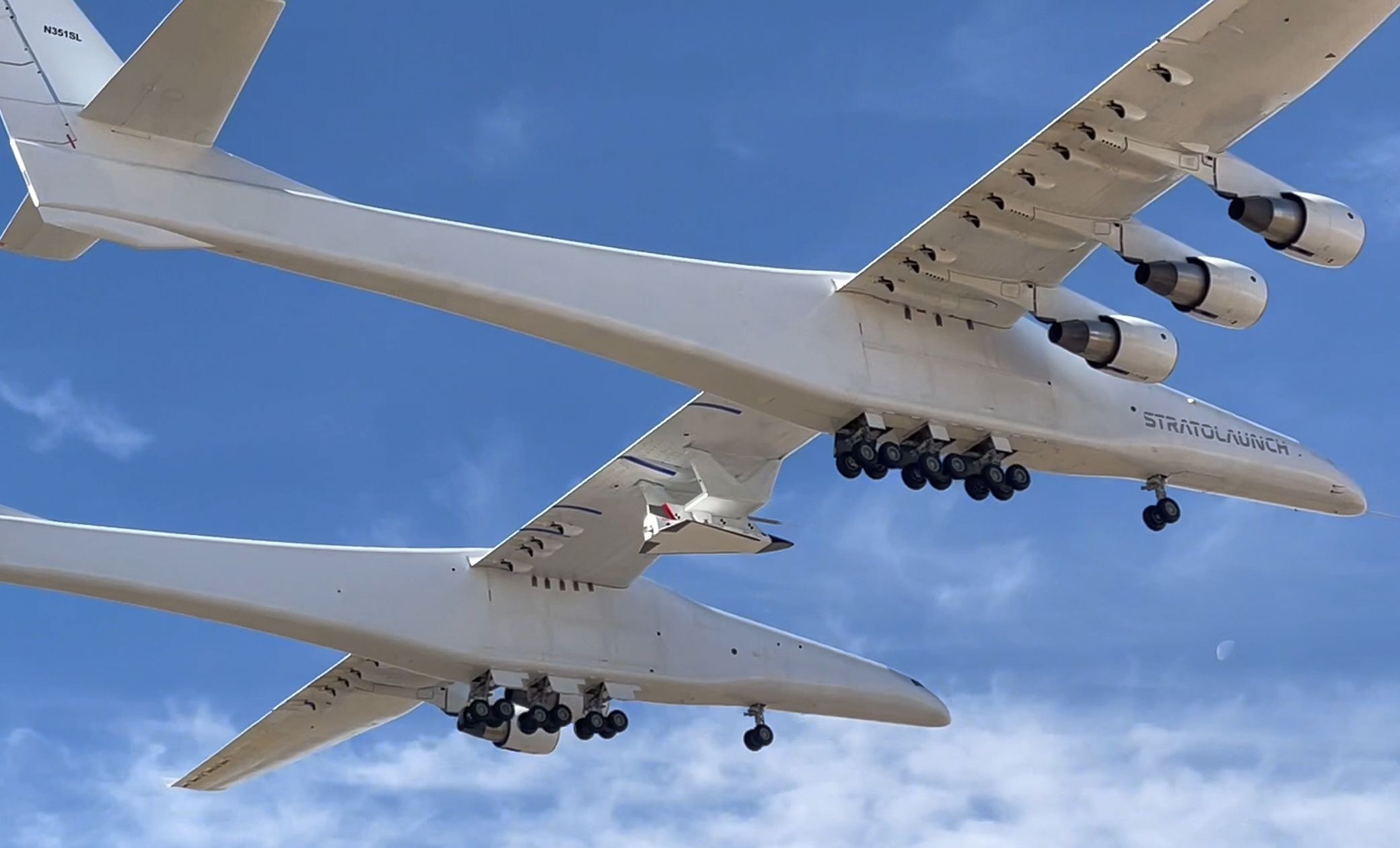 L'aereo Stratolaunch Roc più grande del mondo ha effettuato il suo volo inaugurale con un aliante ipersonico Talon-A alimentato a carburante L'aereo Stratolaunch Roc più grande del mondo ha effettuato il suo volo inaugurale con un aliante ipersonico Talon-A alimentato a carburante