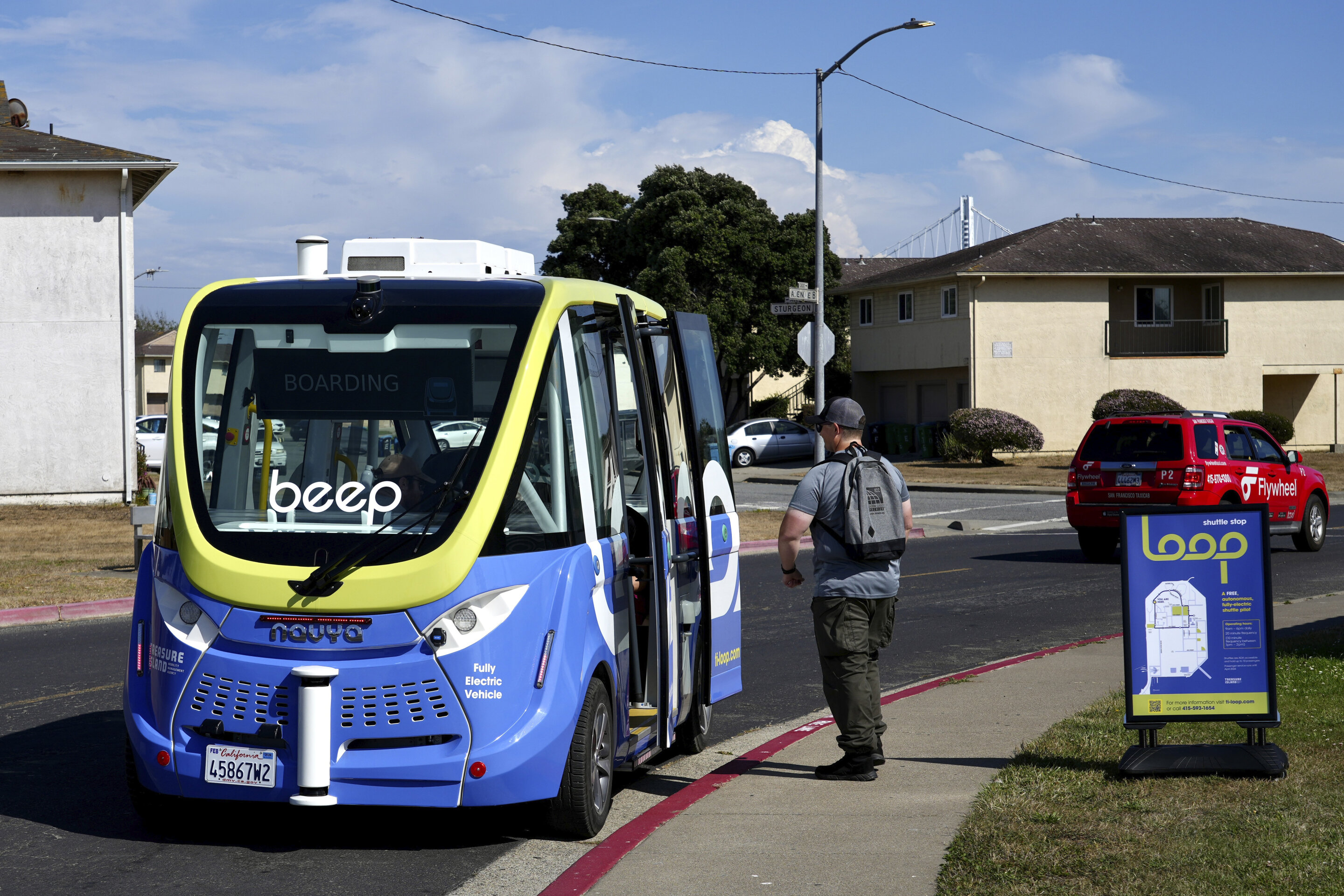 San Francisco ha lanciato un servizio di autobus senza pilota che porta i passeggeri in giro per Treasure Island gratuitamente San Francisco ha lanciato un servizio di autobus senza pilota che porta i passeggeri in giro per Treasure Island gratuitamente