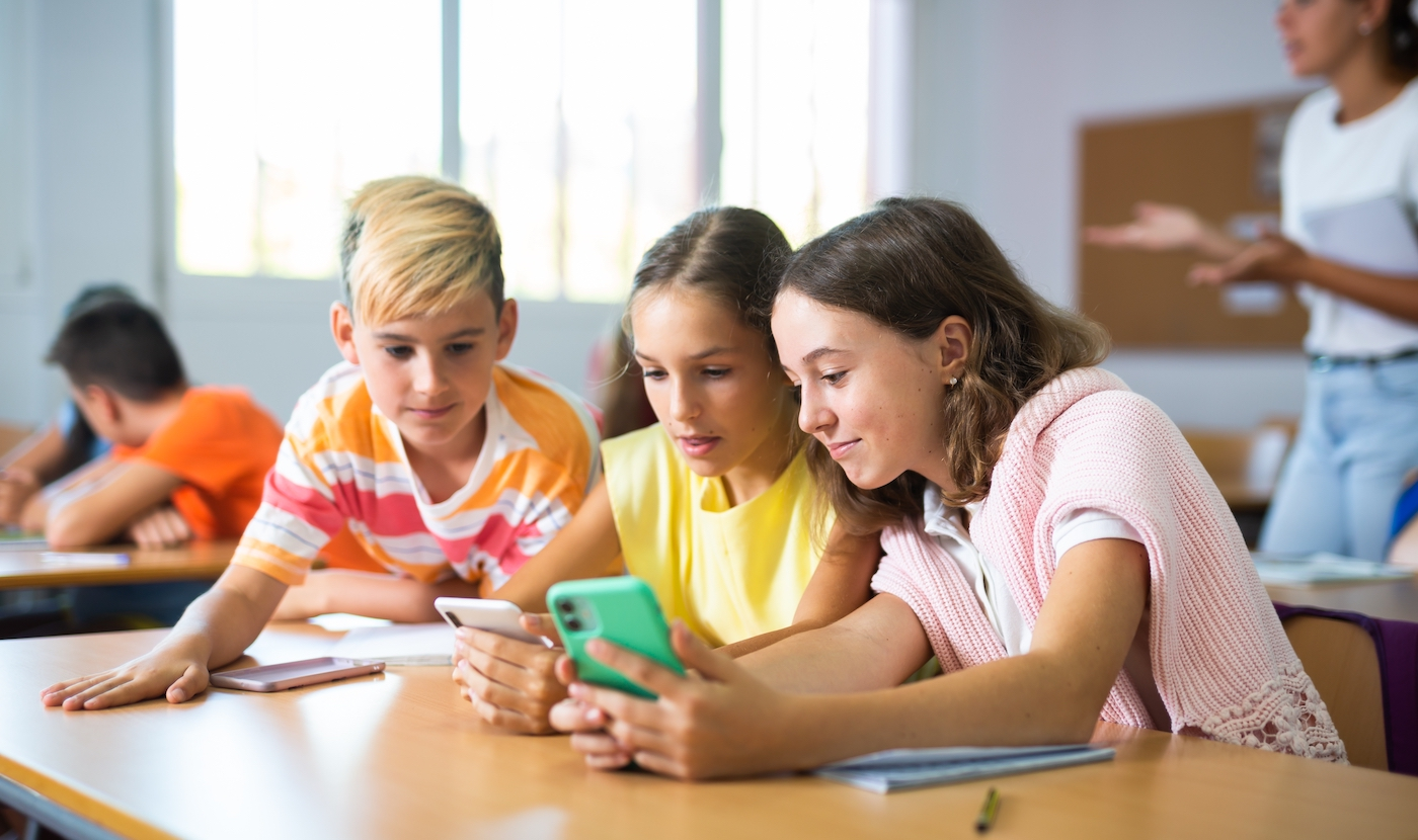 Il Parlamento britannico discute l'imposizione di restrizioni sull'uso degli smartphone e dei social media da parte dei bambini Il Parlamento britannico discute l'imposizione di restrizioni sull'uso degli smartphone e dei social media da parte dei bambini