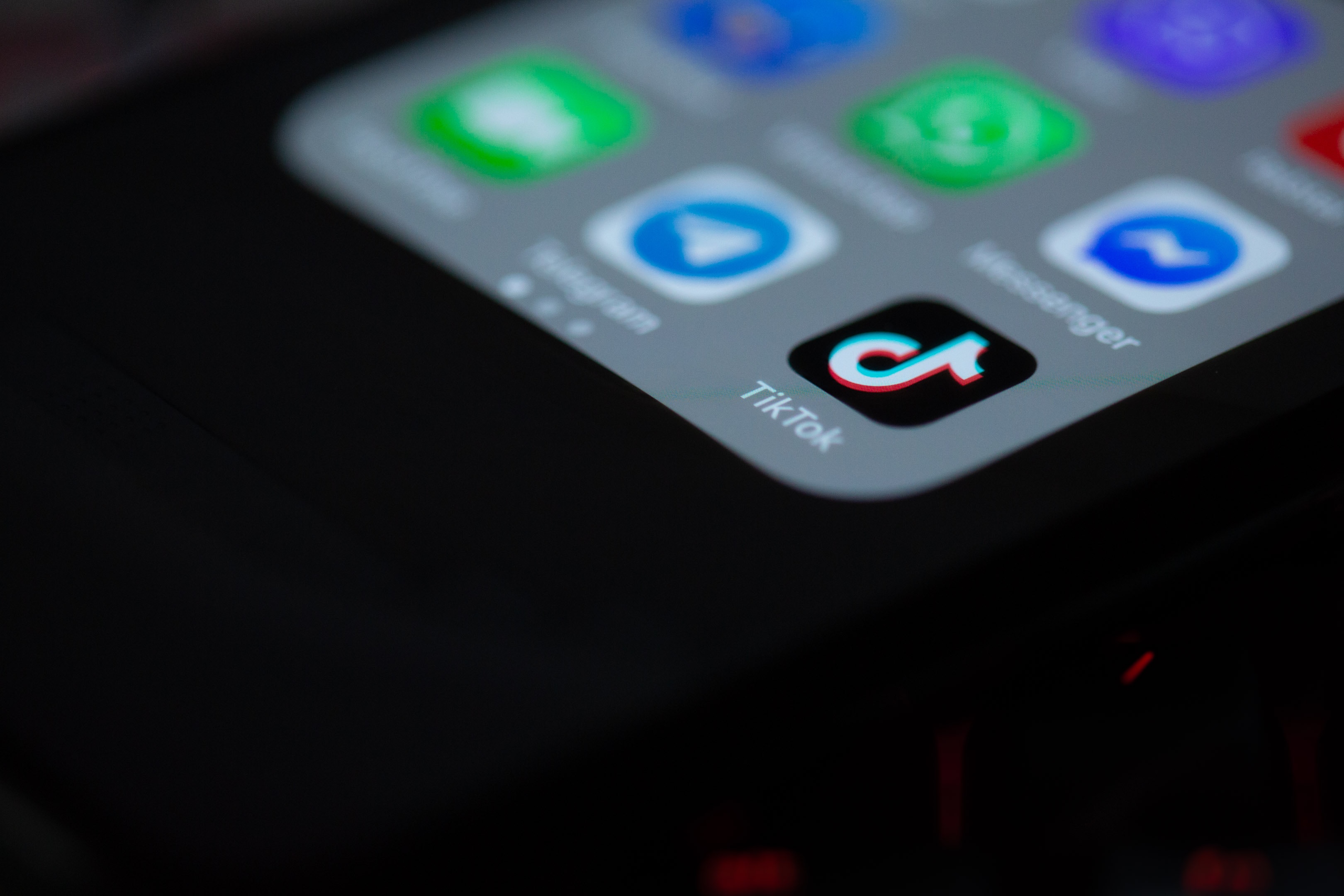 TikTok sta testando i tag per i contenuti generati dall'intelligenza artificiale TikTok sta testando i tag per i contenuti generati dall'intelligenza artificiale