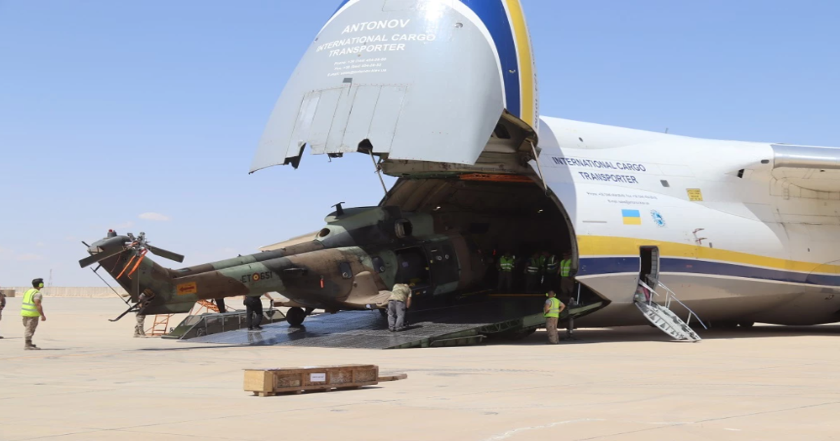 L'An-124 Ruslan ucraino ha trasportato elicotteri spagnoli in Iraq L'An-124 Ruslan ucraino ha trasportato elicotteri spagnoli in Iraq