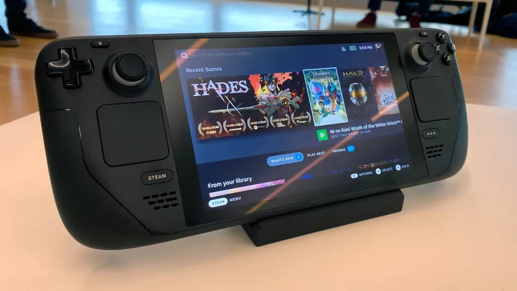 Ora è possibile acquistare lo Steam Deck insieme alla docking station: sono in vendita da subito. Ora è possibile acquistare lo Steam Deck insieme alla docking station: sono in vendita da subito.