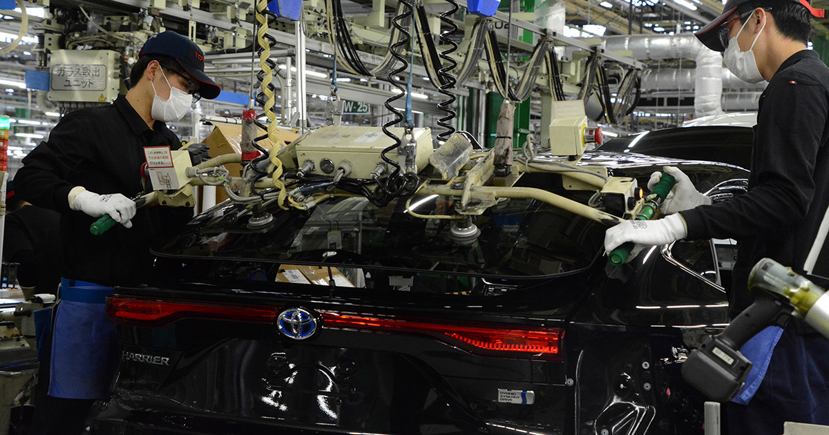 Alta tecnologia e estetica: una nuova fase nella produzione del Toyota Harrier Inizia la produzione del elegante Toyota Harrier presso lo stabilimento di Takaoka