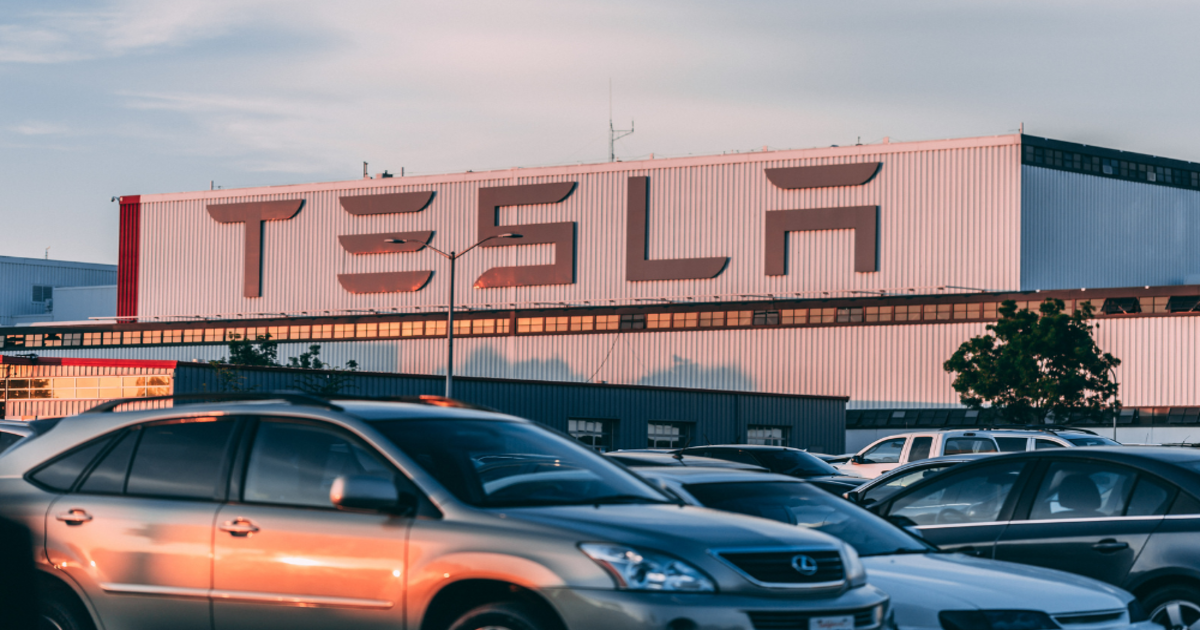 Un incidente e il pilota automatico: Tesla risolve la causa per l'incidente mortale Un incidente e il pilota automatico: Tesla risolve la causa per l'incidente mortale