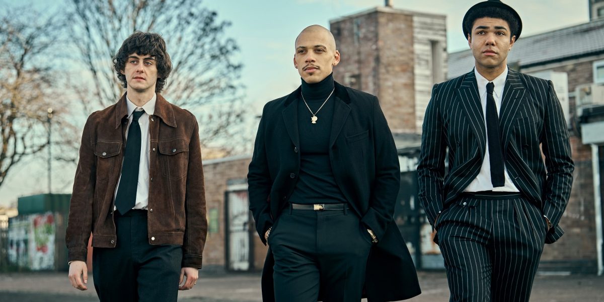 Ritorno a Birmingham: svelata la trama del nuovo progetto in sei parti This Town del creatore di Peaky Blinders Steven Knight Ritorno a Birmingham: svelata la trama del nuovo progetto in sei parti This Town del creatore di Peaky Blinders Steven Knight