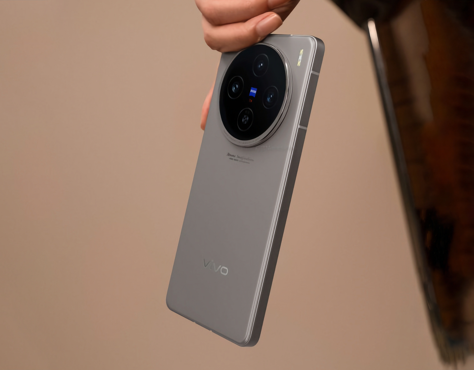Ecco come sarà il vivo X100s: la nuova ammiraglia dell'azienda con un chip MediaTek Dimensity 9300 Plus a bordo Ecco come sarà il vivo X100s: la nuova ammiraglia dell'azienda con un chip MediaTek Dimensity 9300 Plus a bordo